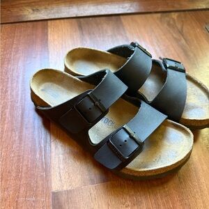 Size 40, black Arizona Birkenstocks